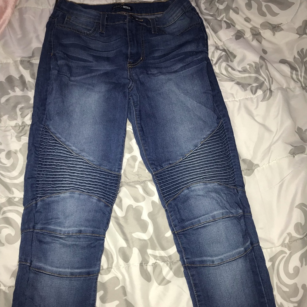 Fashion nova jeans moto style size 7.
